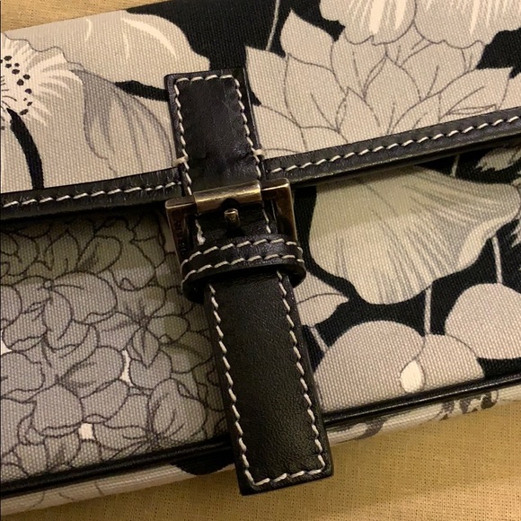 Burberry Clutch - Authentic - Picture 3 of 8